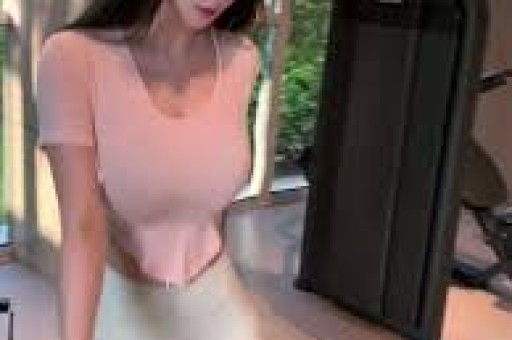 炸裂！司晓迪凌晨甩黑色吊带美照评论区从吃瓜到吐槽吵翻了天