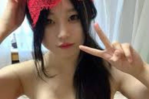 科技昨夜今晨 0117：曝四家厂商下调全年手机出货预期；比亚迪海洋 8 系预告图公布；英伟达大幅下调数据中心铜使用量需求